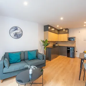New -shared Pool & Solarium- 1b Malaga